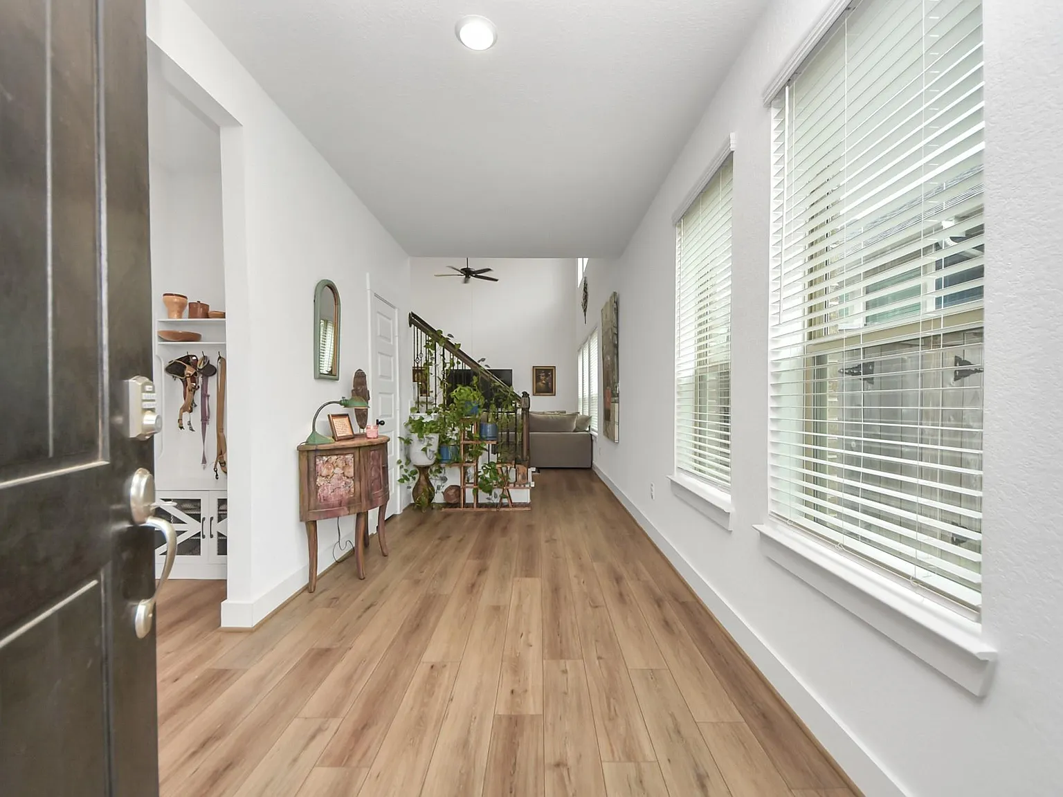 4 bed, 3.5 bath, 2598 sqft, $3,000 — Photo 4