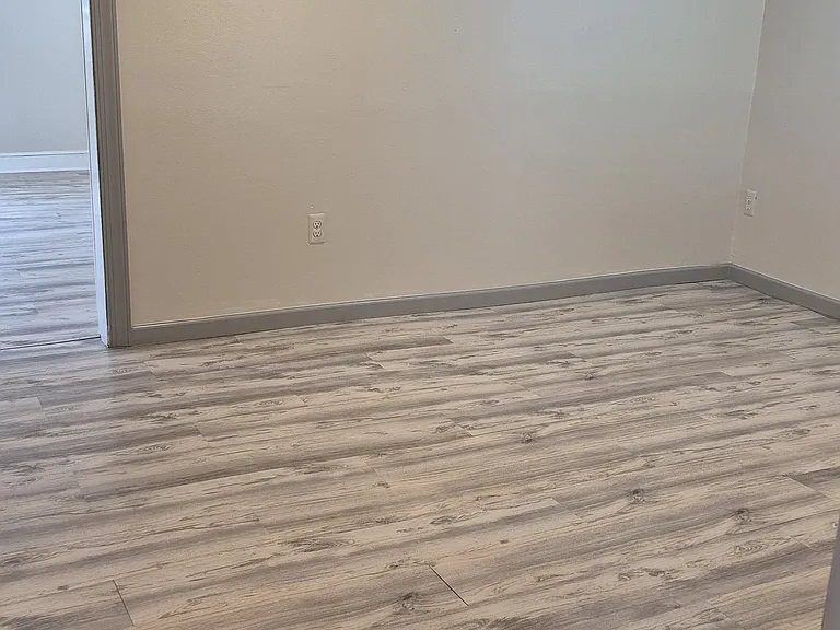 821 W Main St — Photo 10