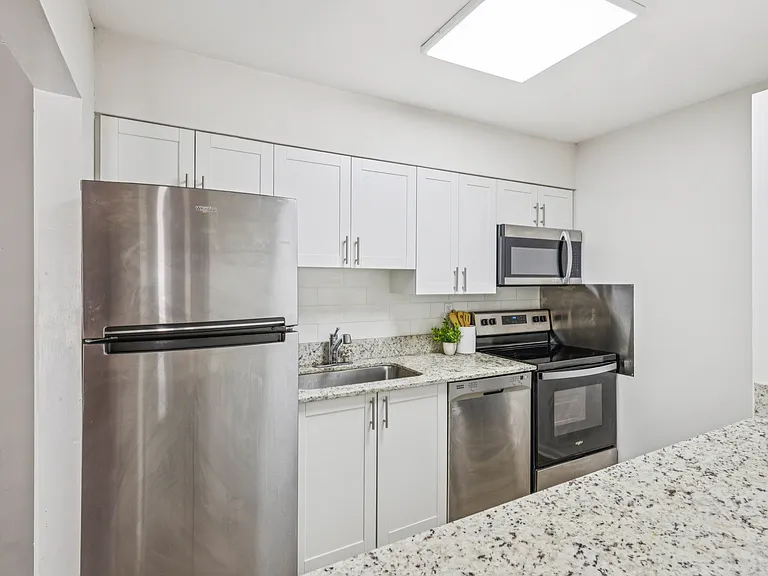Residences at Port Royal — Photo 17