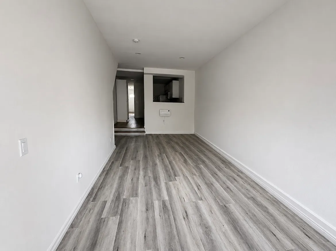 1 bed, 725 sqft, $2,472 — Photo 2