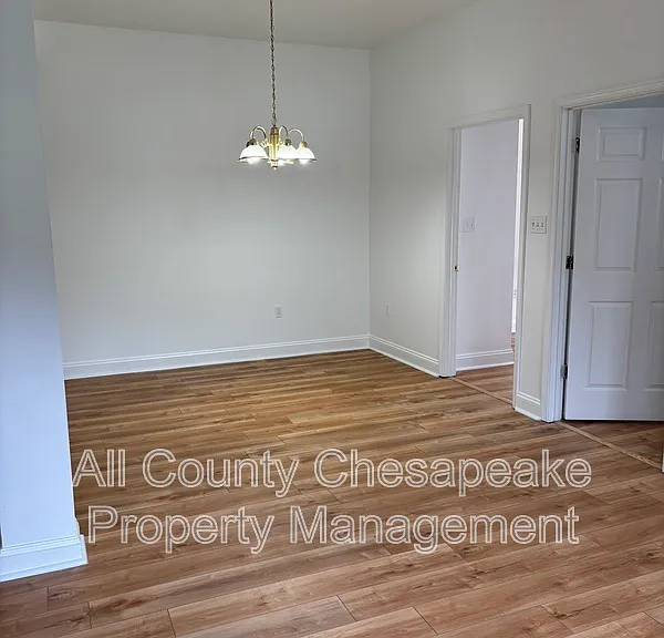1011 Main St #B — Photo 3