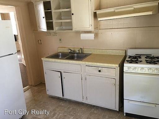 2nd image of 447A Wichita St