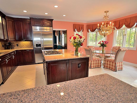 5th image of 807 Gouldman Ln