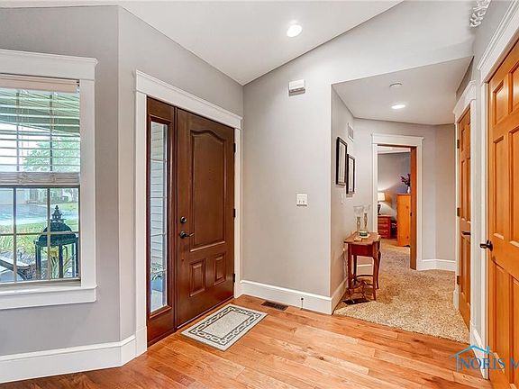 3rd image of 301 Winter Pine Dr