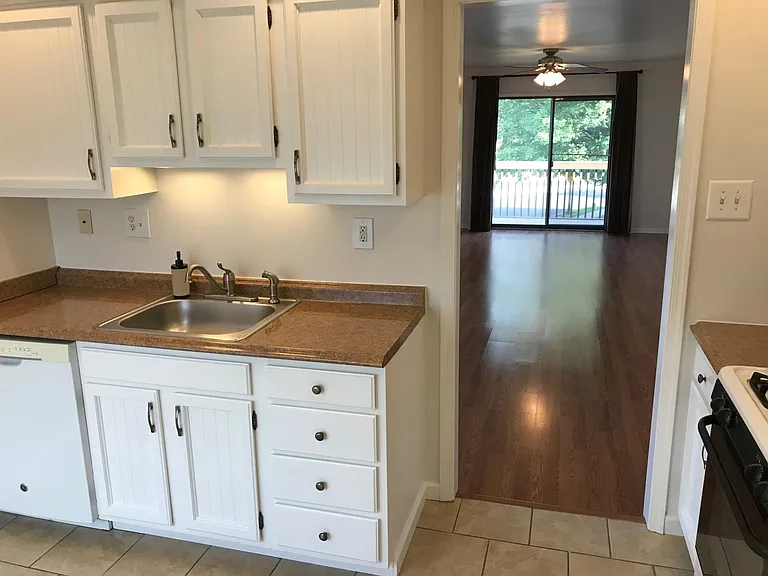 42 Bellaire Dr — Photo 2