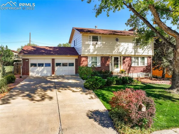 17 Clover Cir W, Colorado Springs, CO 80906