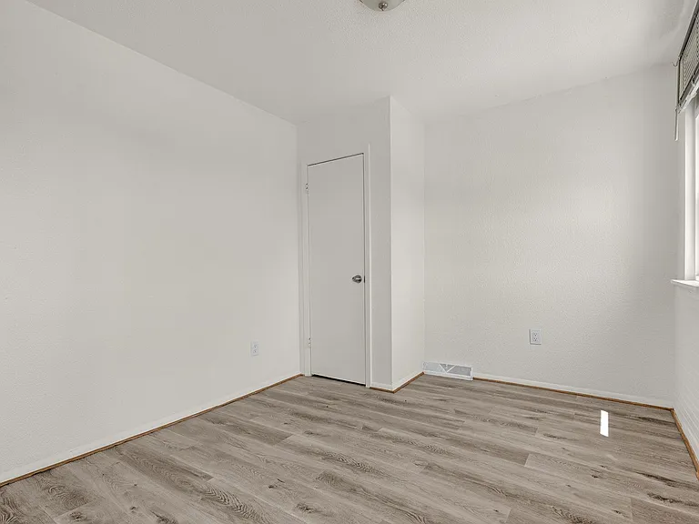 2335 Lauretta Ave — Photo 16