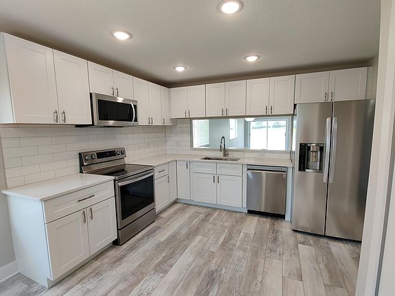 4th image of 6832 Aramon Ct