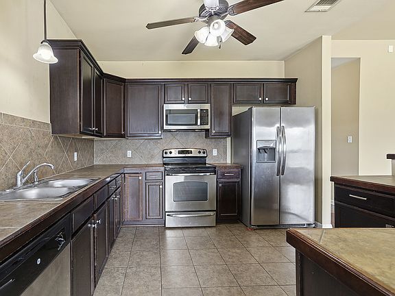 3rd image of 17049 Jamestowne Dr