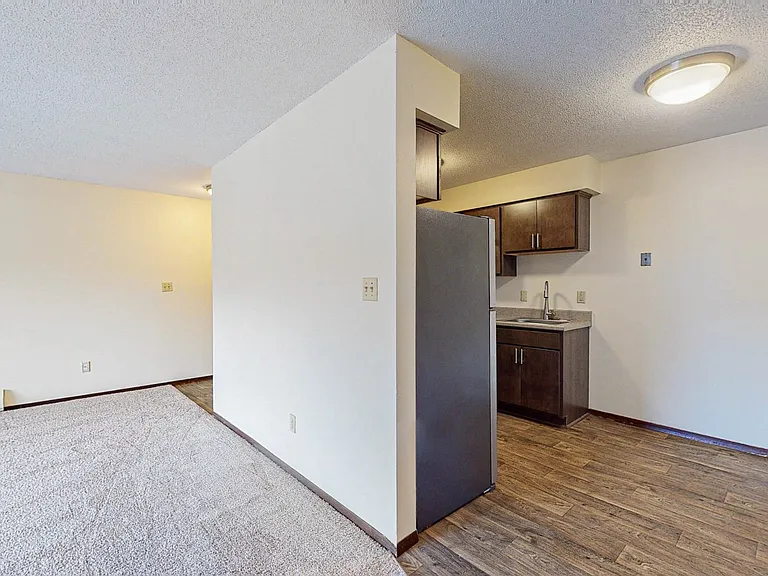 Oakdale Apartments — Photo 24