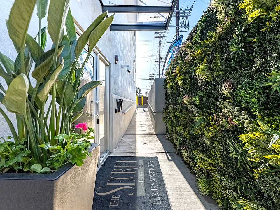 The gorgeous entrance to The SECRET in K-Town
