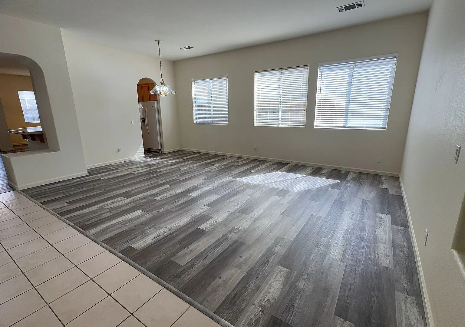 Located on Cul-De-Sac 4 bedroom 3 bedroom — Photo 4
