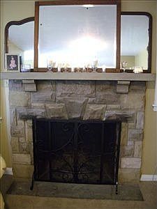 5th image of 210 E Monument St