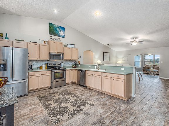 3rd image of 5592 River Oaks Dr
