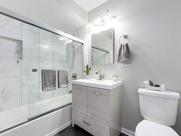 3rd image of 9620 Bianco Ter