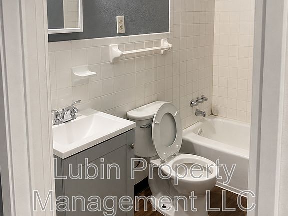 5th image of 2839 Coach Dr APT 4