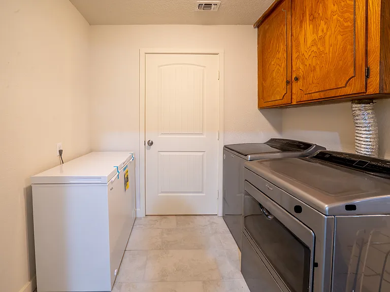 1109 Jordan Dr — Photo 10