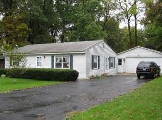 1105 Pin Oak Dr, Mahomet, IL 61853