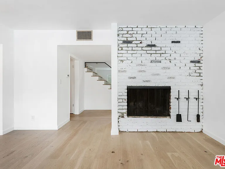 3101 N Beachwood Dr — Photo 7