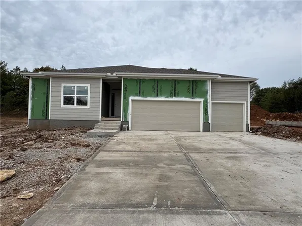 12192 S Emerald St, Olathe, KS 66061