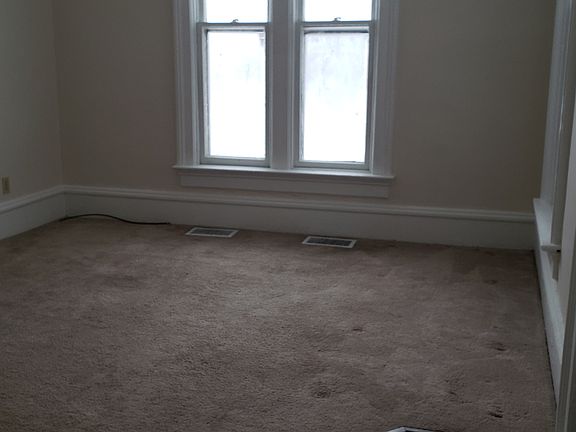 4th image of 531 Wellington Ave