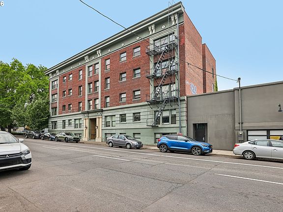 3rd image of 1631 NW Everett St APT 406