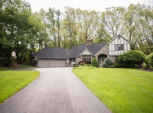 19 Pondview Dr, Pittsford, NY 14534