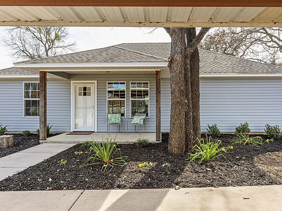 2nd image of 1813 Pioneer Rd