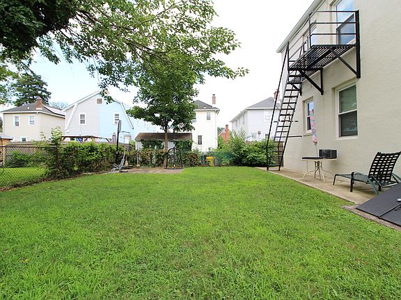 4th image of 140 Moffatt Ave #4