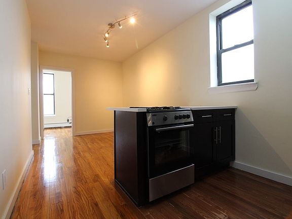3rd image of 1063 Pacific St APT 4A