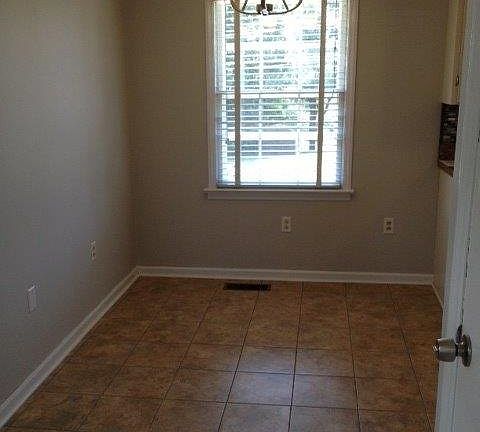 5th image of 454 Cameron Dr