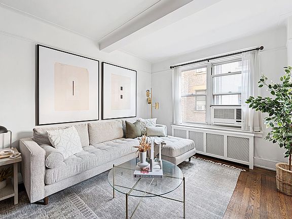 3rd image of 304 W 75th St APT 4H