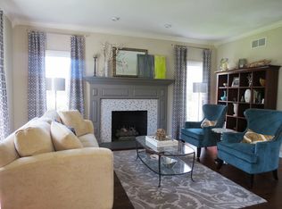 4383 Camelot Cir, Naperville, IL 60564