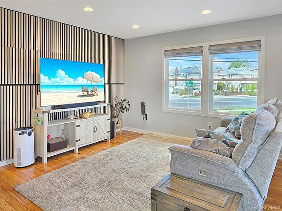 5th image of 541 Long Beach Road