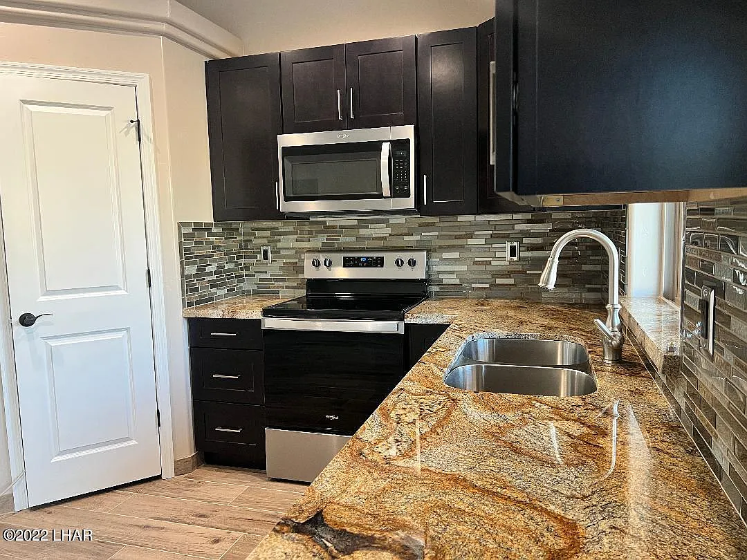 3 bed, 2.0 bath, 1300 sqft, $1,950 — Photo 3