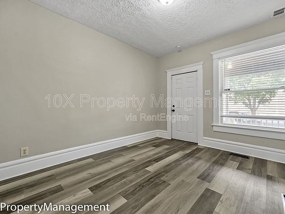 3rd image of 1127 McAllister Ave