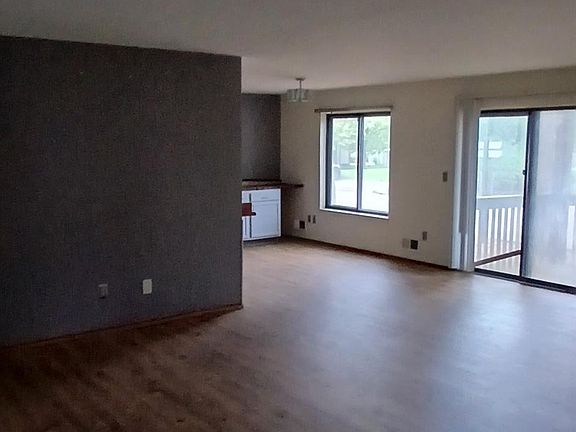 3rd image of 7445 Radcliff Ct