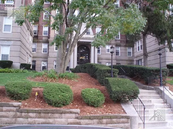 1 bed, 1.0 bath, $2,325 — Photo 3