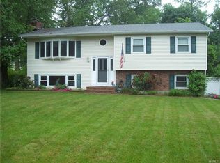 98 Rennert Ln, Bardonia, NY 10954