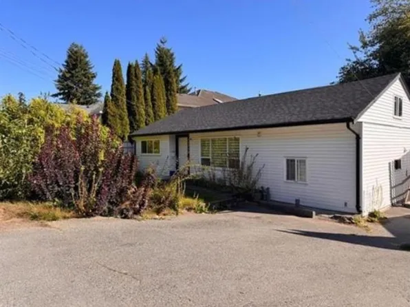 10852 140th St, Surrey, BC V3R 3G2