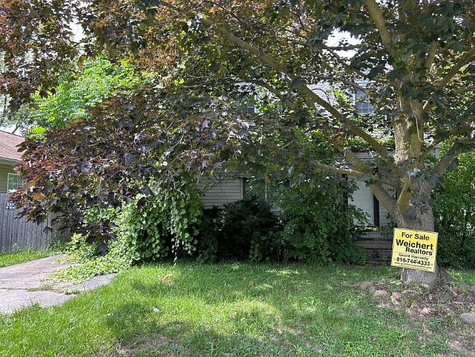 2nd image of 3215 Huggins Ave