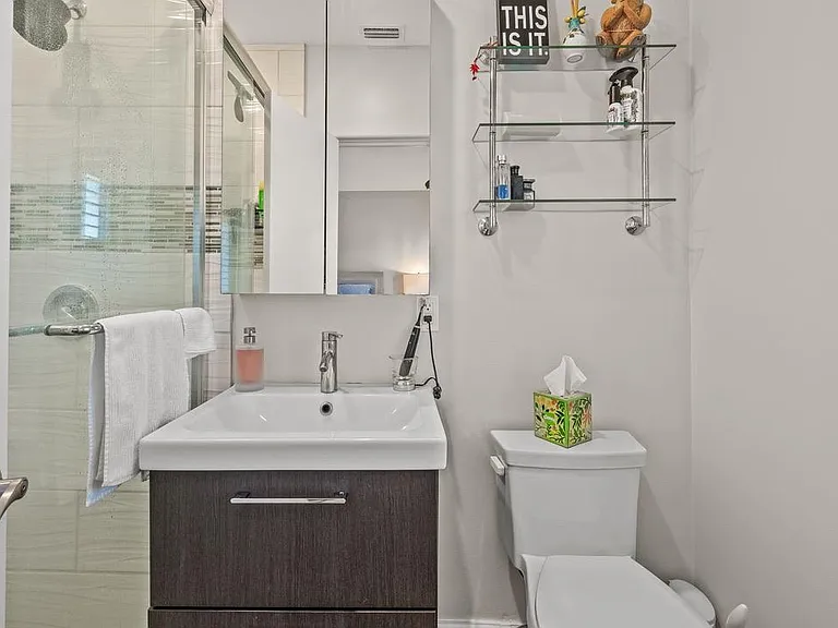 410 12th Ave NE #8 — Photo 25