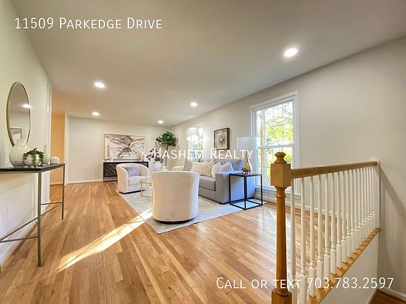 3rd image of 11509 Parkedge Dr