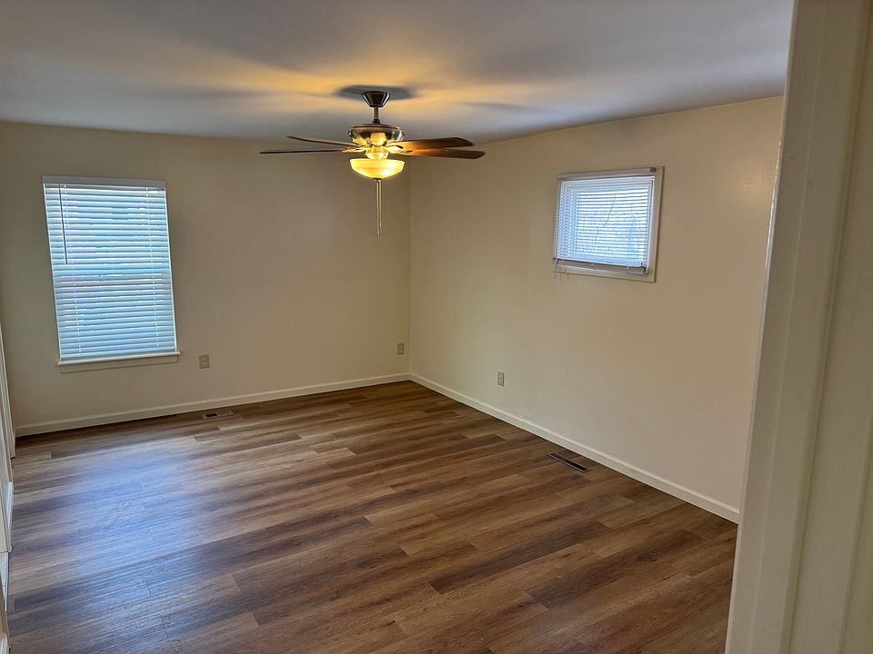 2nd image of 2524 University Ave