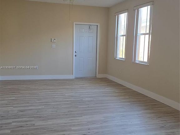 4th image of 2924 SW 26th St