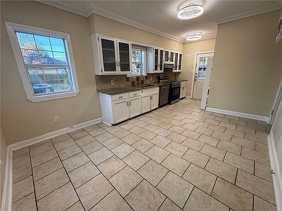 4th image of 450 Cole St