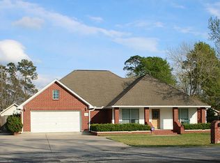 12702 Fisher Dr, Mont Belvieu, TX 77523