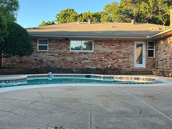 2nd image of 2401 Westridge Dr