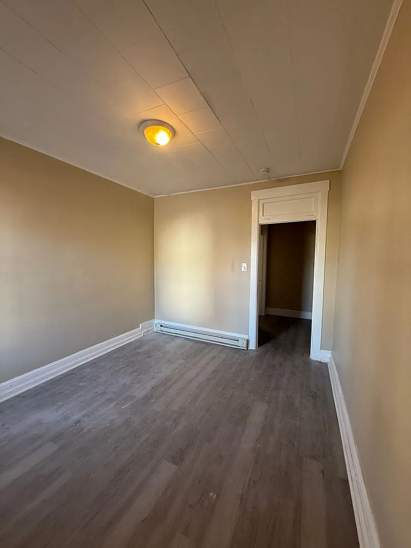 400-402 Mitchell Avenue — Photo 3