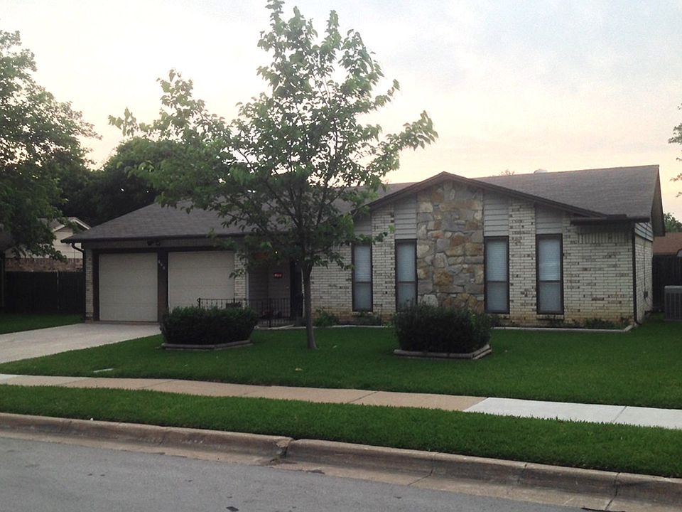1st image of 725 N Deerfield Cir